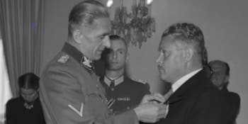 Jak nacisté rozdávali svatováclavská vyznamenání. Odznak s orlicí dostalo tisíc Čechů
