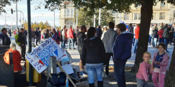 Roušky, svoboda, manipulace: Jak jedna demonstrace rozděluje českou společnost