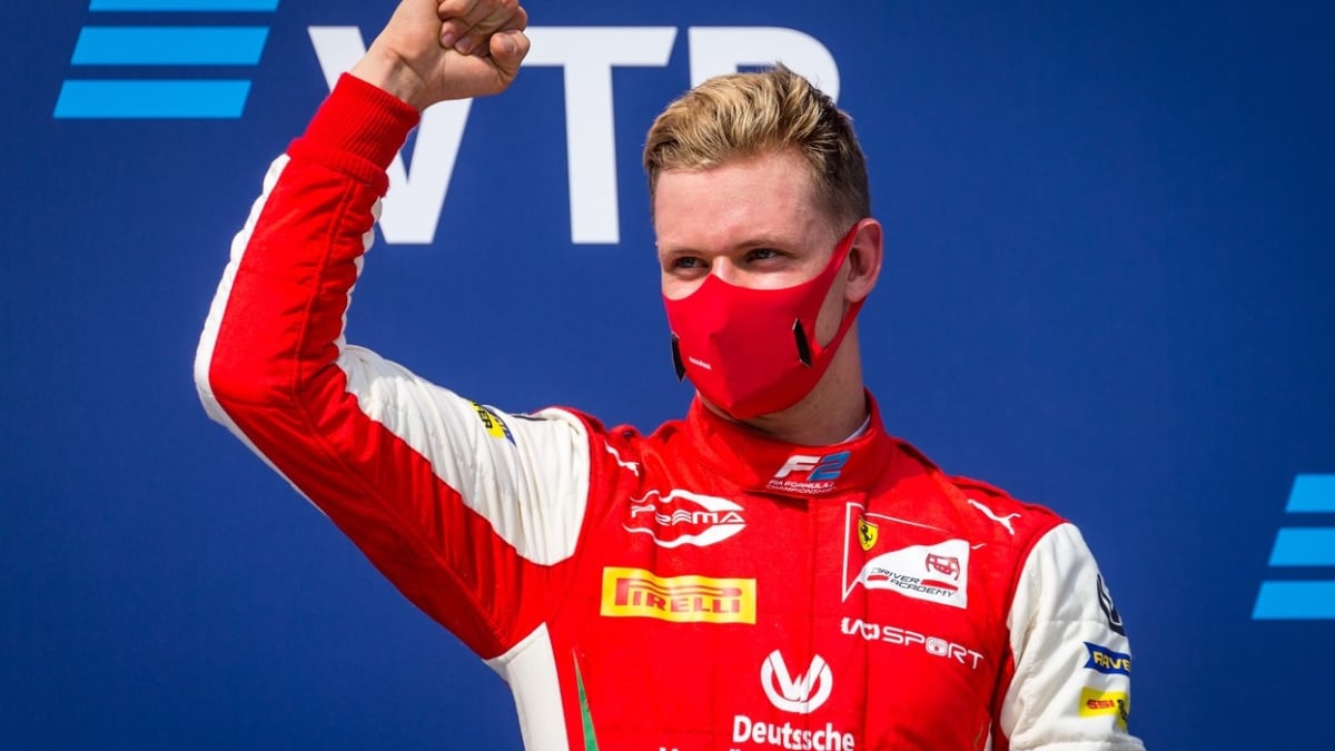 Mick Schumacher se stěhuje ze seriálu formule 2 do královny motorsportu. V F1 jeho otec vyhrál sedm titulů mistra světa. 
