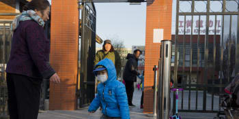 Učitelka mateřské školy v Číně otrávila 25 dětí. Odsoudili ji k trestu smrti
