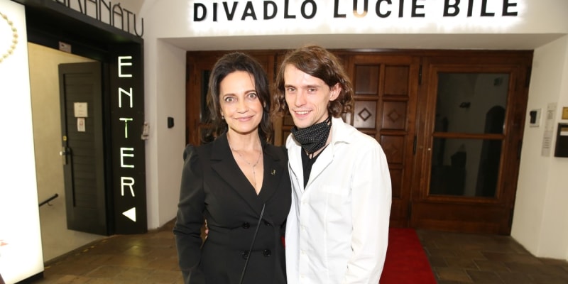 Lucie Bílá se synem Filipem Kratochvílem ve zpěvaččině divadle.