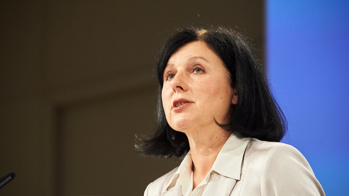 Věra Jourová připustila, že Komise zjistila některé problémy týkající se boje s korupcí či vlastnictví médií také v Česku.