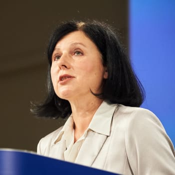 Jourová připustila, že komise zjistila některé problémy týkající se boje s korupcí či vlastnictví médií také v Česku.
