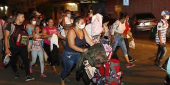 Karavana latinskoamerických migrantů se vydala na cestu. Přes Mexiko míří do USA