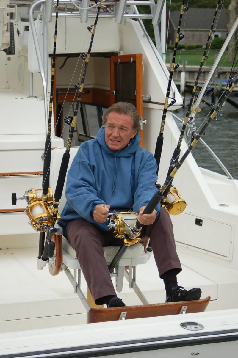 Karel Gott, jak ho neznáte. Tentokrát jako rybář v americkém Hamptonu v roce 2009. Fotografii pořídil Jiří Krušina.