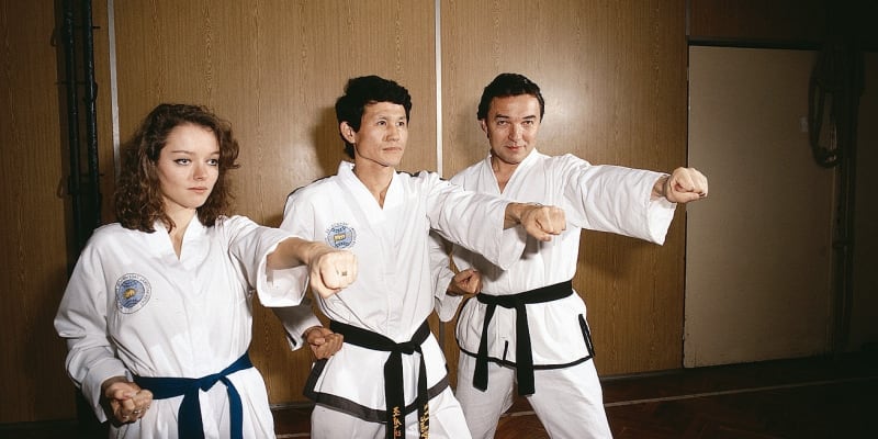 Gott s dcerou Dominikou a jejím mistrem asijského bojového umění taekwondo Hwang Ho Yongem v roce 1992. Fotografii tenkrát pořídil Eduard Karkan.