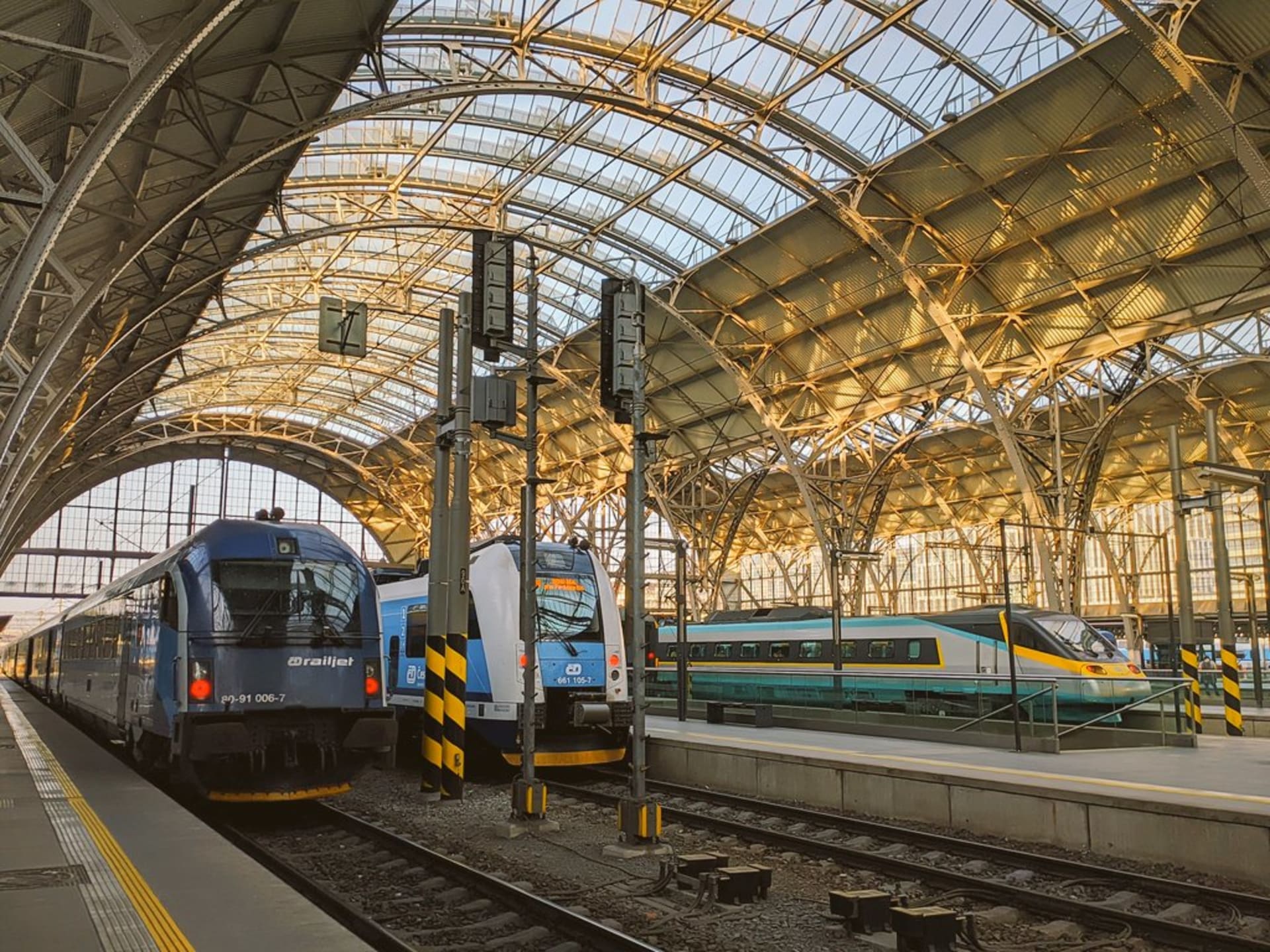 Cesta vlakem z Prahy do Brna se protáhne kvůli dlouhodobým výlukám.
