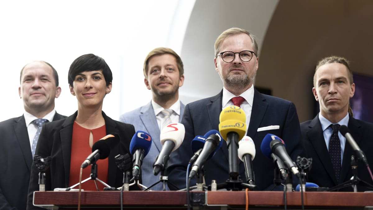 Kdo je lídrem opozice? Petr Fiala, Ivan Bartoš, nebo Vít Rakušan?