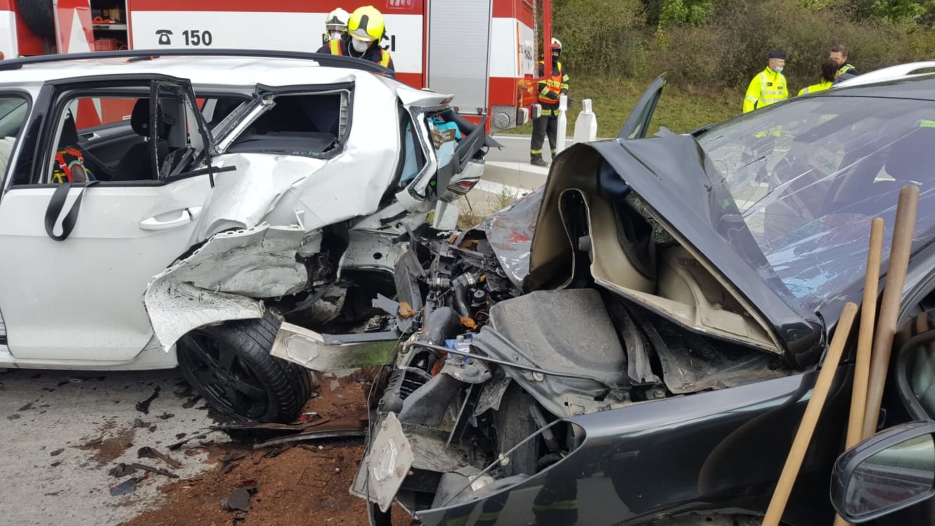 Dálnici D1 zastavila hromadná nehoda čtyř aut (ZDROJ: Twotter.com/Hasiči Olomouc)