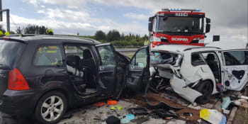 Nehoda na D1: U Lipníku se srazila čtyři auta, provoz byl obnoven po několika hodinách