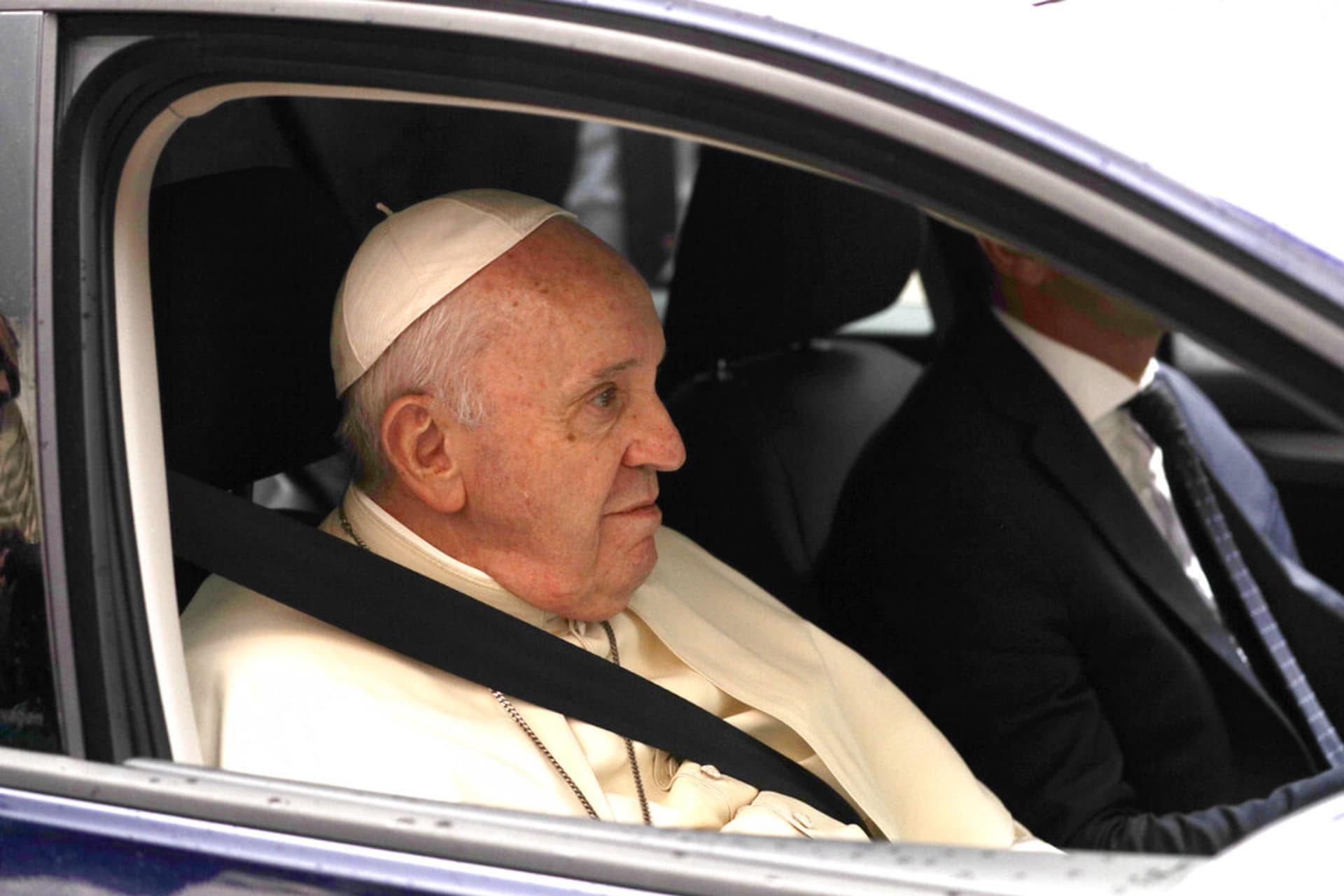 Papež František přijíždí do Assisi podepsat encykliku