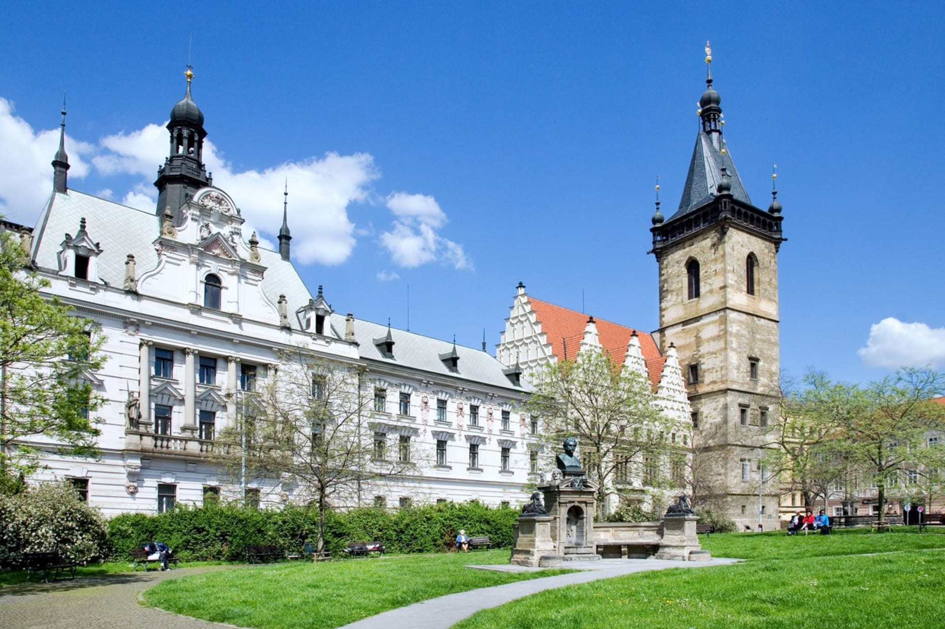 Karlovo náměstí je největší v Česku.