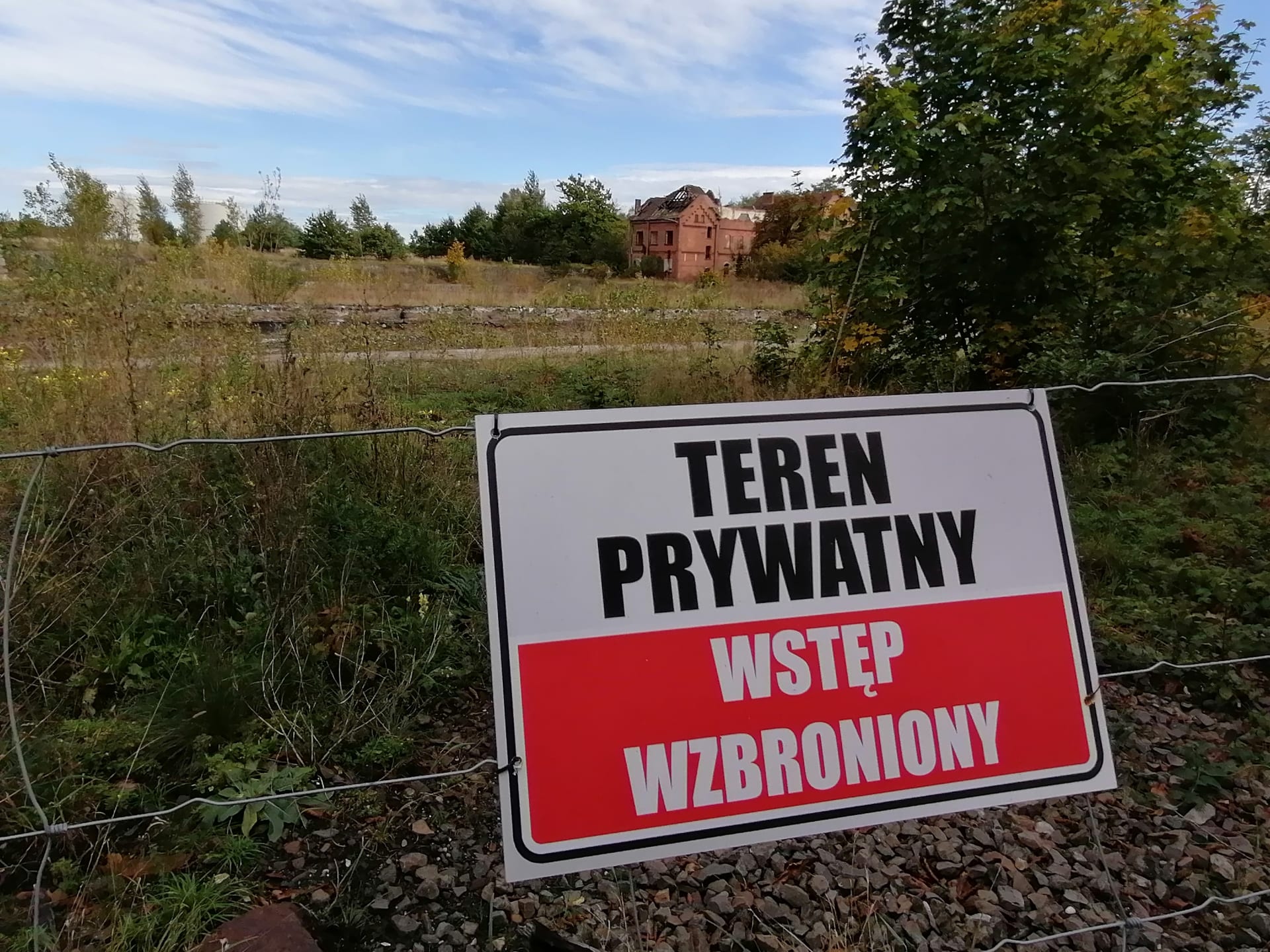 Přístav Kędzierzyn-Koźle, děravé oplocení areálu