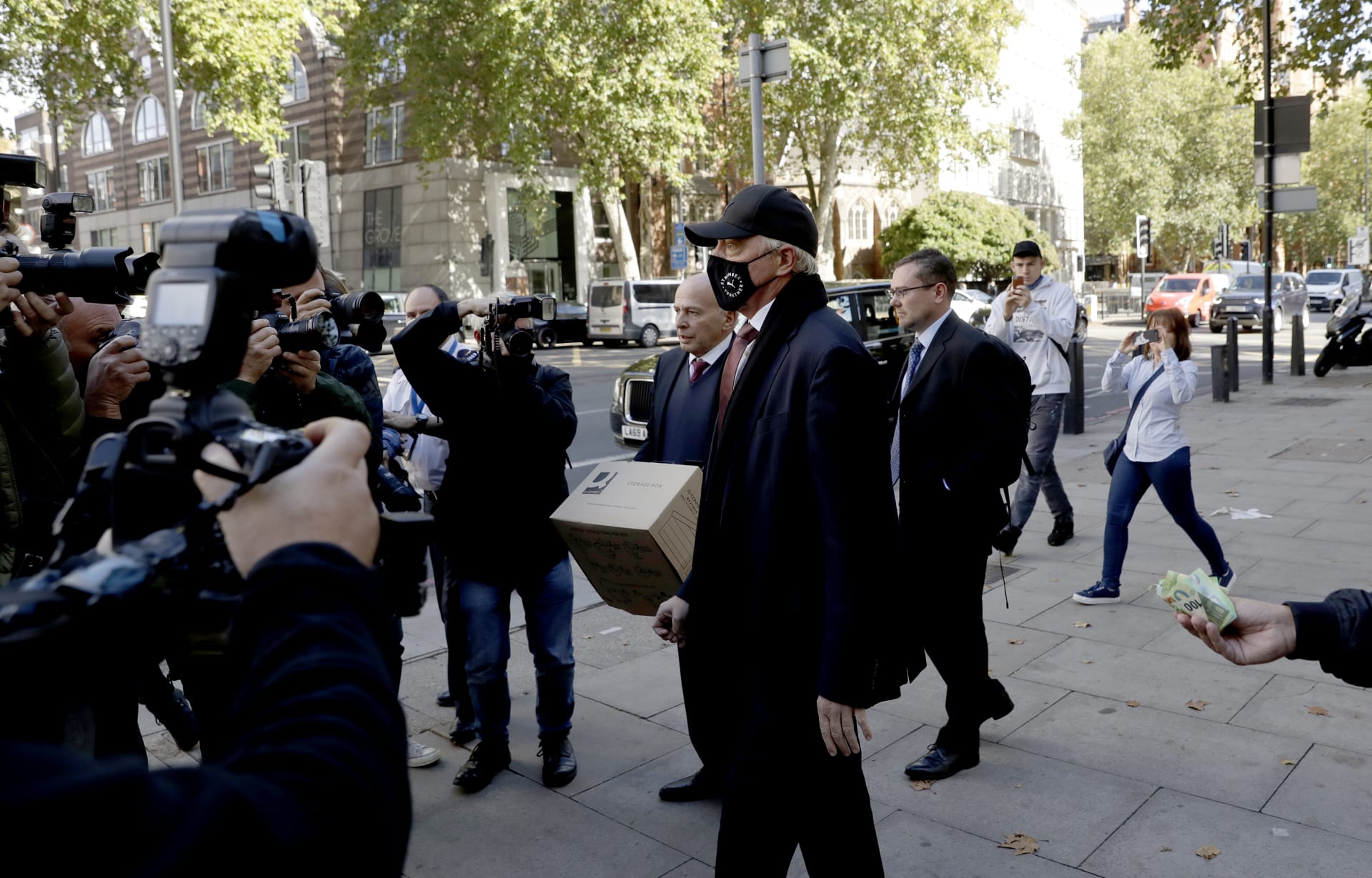 Německý tenista Boris Becker před Westminsterským magistrátním soudem v Londýně.