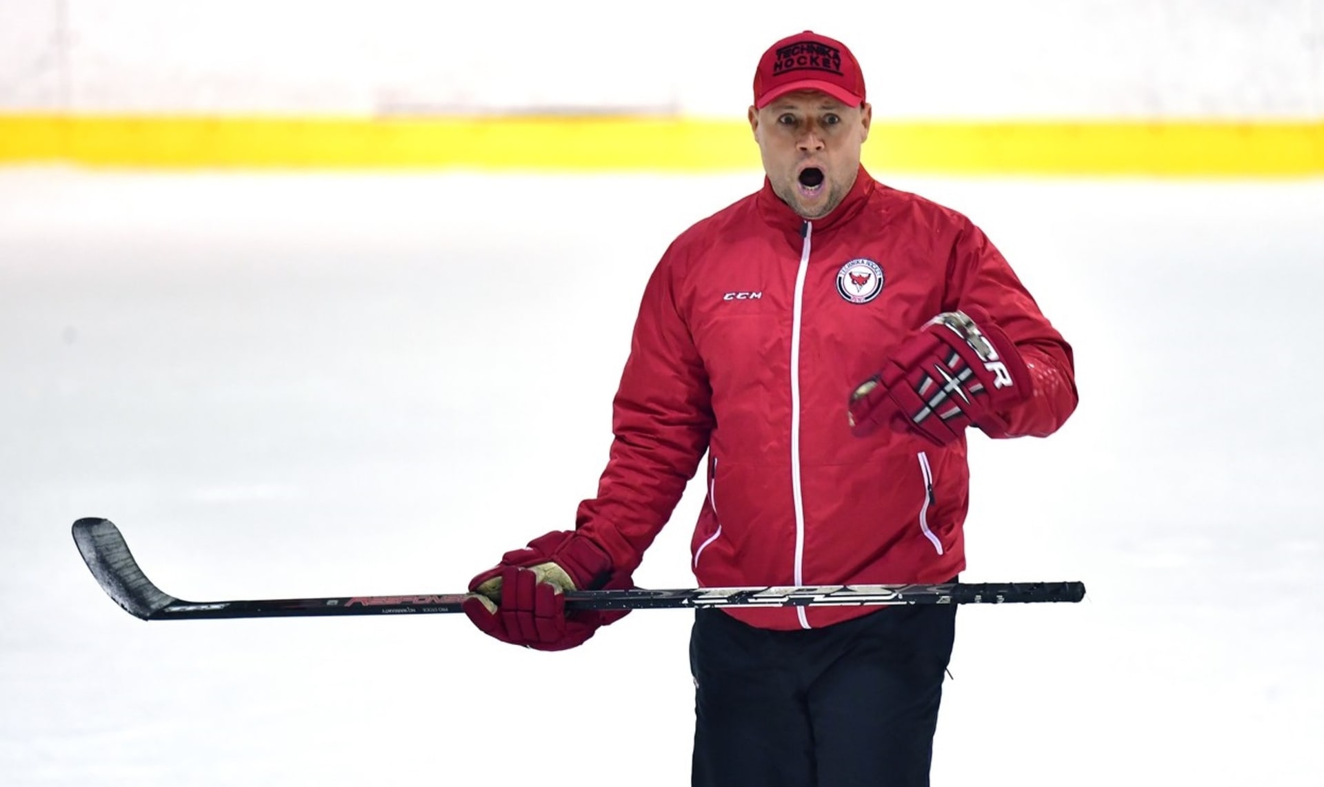 Kauza kolem hokejového trenéra Martina Stloukala nekončí. Hokejový svaz vypověděl kvůli „hubatému“ kouči Technice Brno smlouvu.