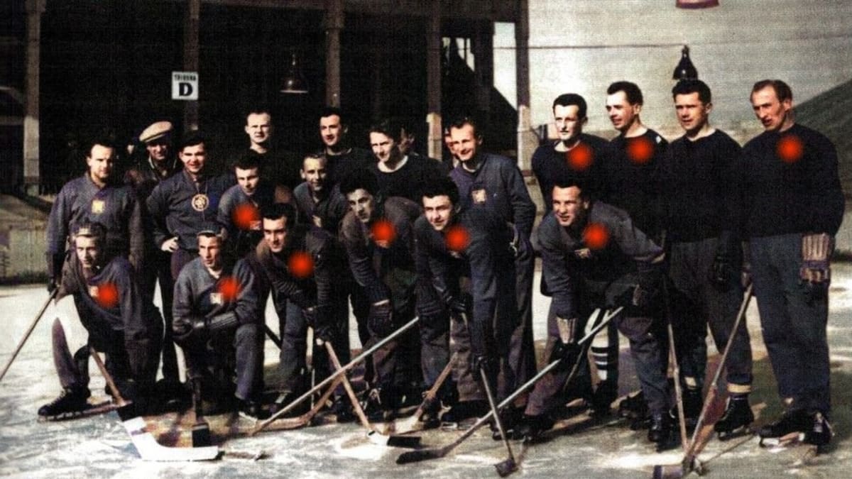 Dne 7. října 1950 vrcholil vykonstruovaný proces s československými hokejisty. Ti posléze zamířili na základě rozhodnutí komunistického režimu do uranových dolů.