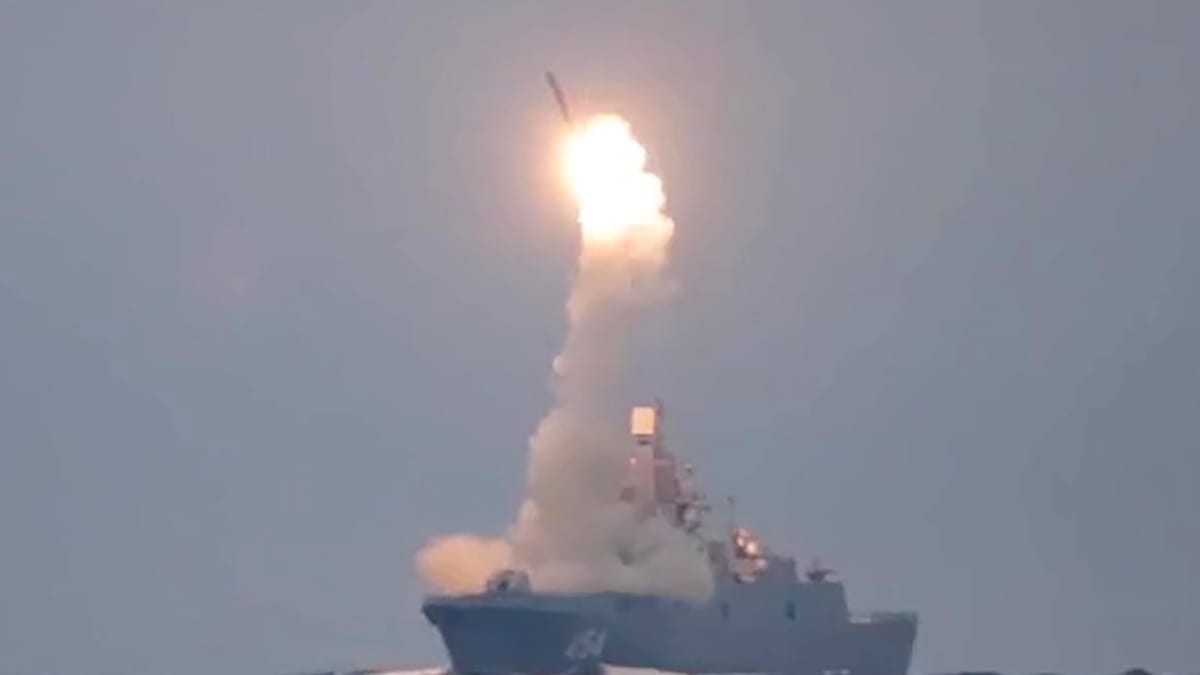 Raketa Cirkon vylétla z ruské fregaty Admirál Gorškov.
