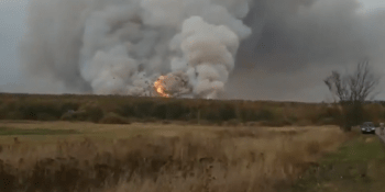 Masivní exploze ve vojenském muničním skladu v Rusku. Celá země se otřásá, líčí svědek