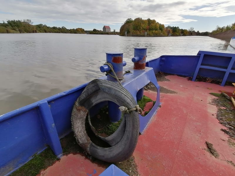 Přístav Kędzierzyn-Koźle, opuštěný vlečný člun