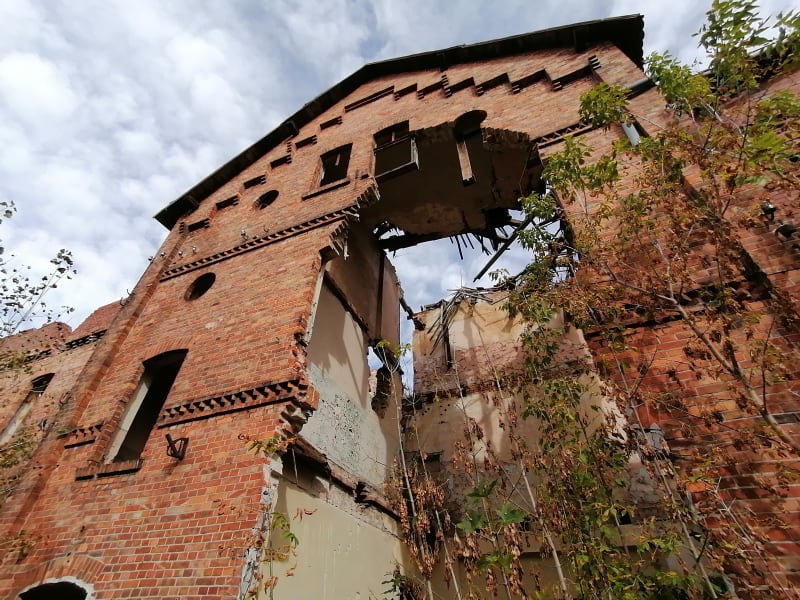 Přístav Kędzierzyn-Koźle, zničené správní budovy v přístavu