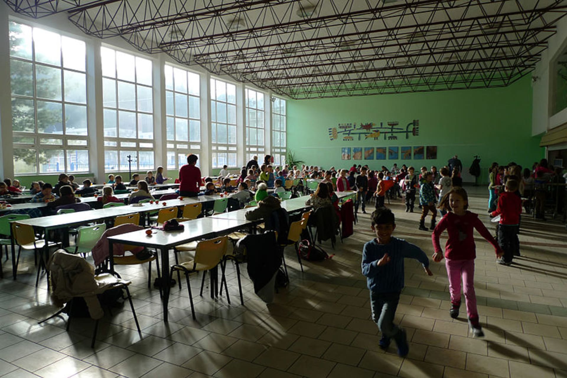 Na ZŠ Dukelská v Benešově se u některých dětí a zaměstnanců vyskytly akutní zažívací potíže. 
