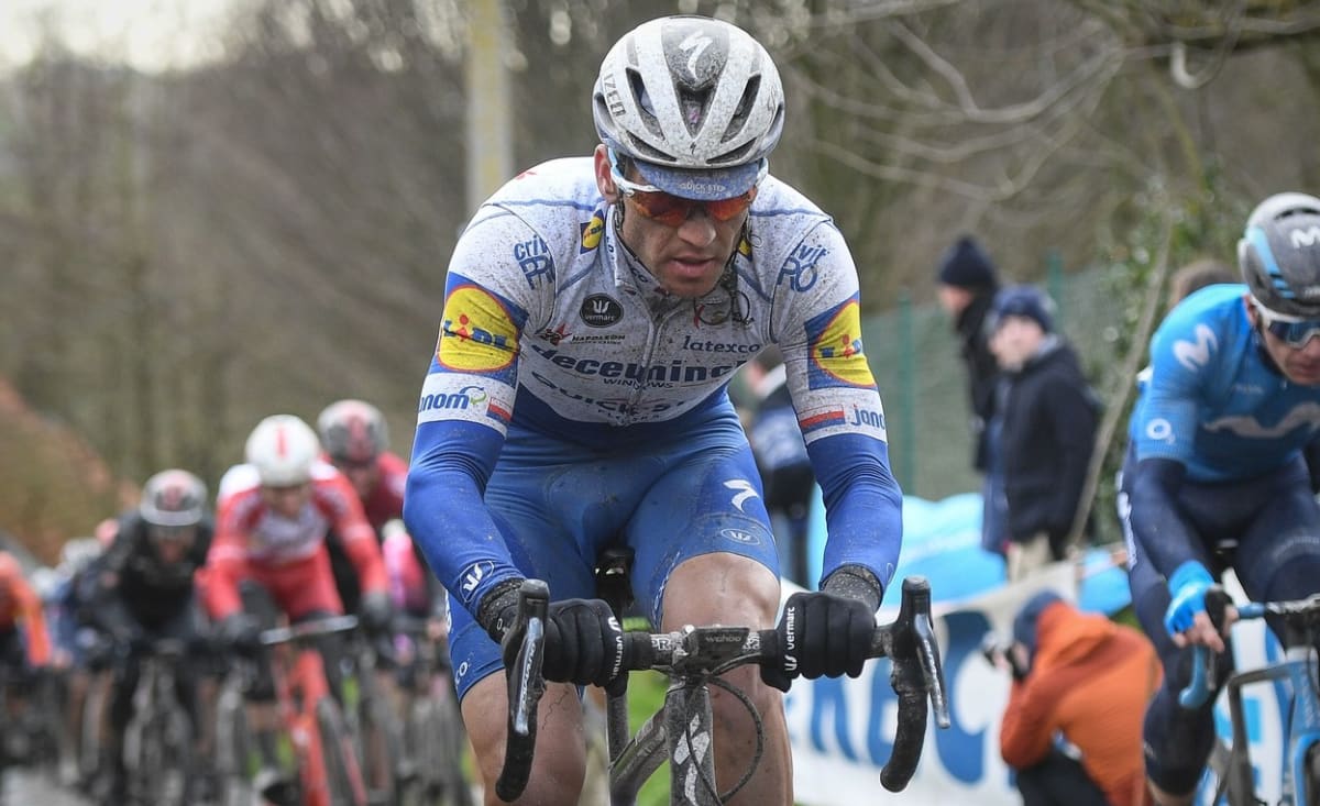Český cyklista Zdeněk Štybar na trati letošního závodu Omloop Het Nieuwsblad v Belgii. (Ilustrační snímek)