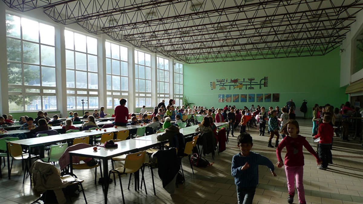 Na ZŠ Dukelská v Benešově se u některých dětí a zaměstnanců vyskytly akutní zažívací potíže. 