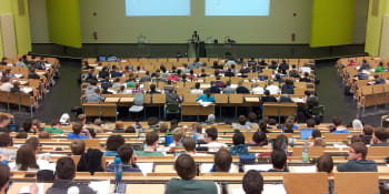 Více než stovka zahraničních studentů z Erasmu na Univerzitě Karlově má COVID-19