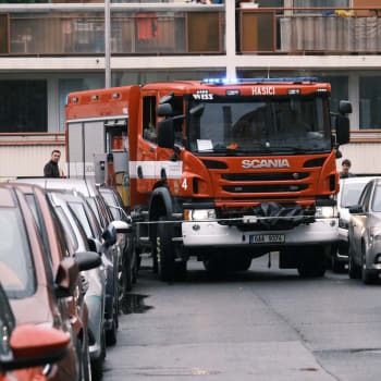 Neprůjezdná ulice v Praze při zásahu hasičů