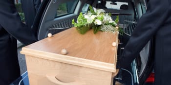Zákaz pochovávání do země: Zničí Roman Prymula pohřební byznys?