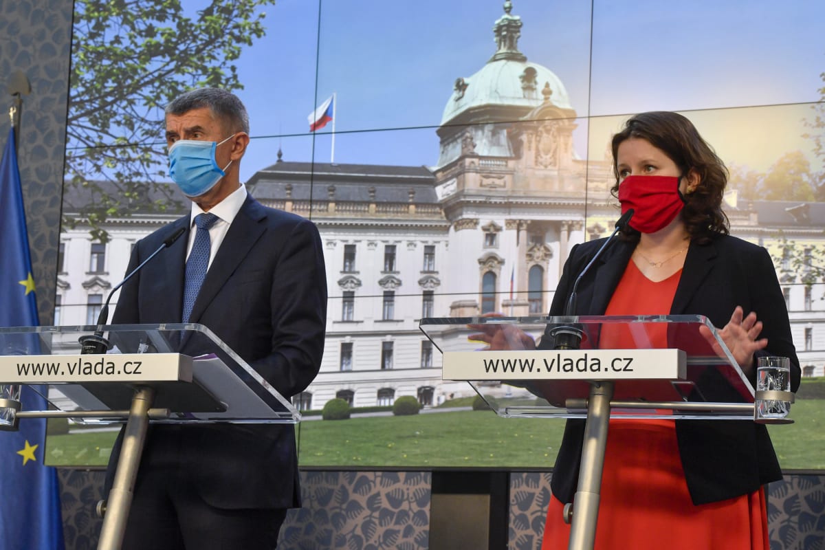 Premiér Andrej Babiš (ANO) s ministryní práce a sociálních věcí Janou Maláčovou (ČSSD). (Ilustrační snímek)