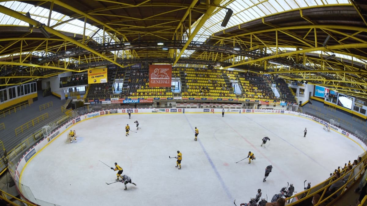 Zimní stadion Vervy Litvínov při ligovém utkání bez diváků. (Ilustrační snímek)