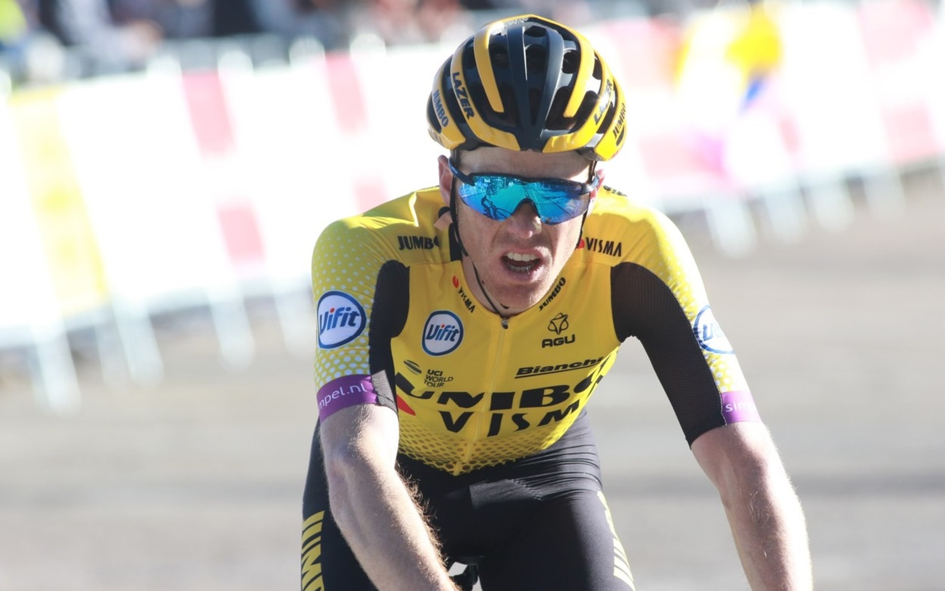 Steven Kruijswijk musel kvůli koronavirové nákaze opustit Giro d'Italia. Později ho následoval celý tým Jumbo-Visma.