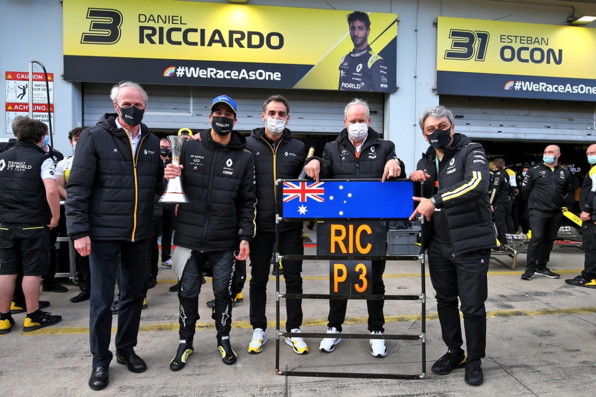 Daniel Ricciardo skončil třetí na Grand Prix Eifelu. Pro Renault to bylo první pódium po deseti letech.