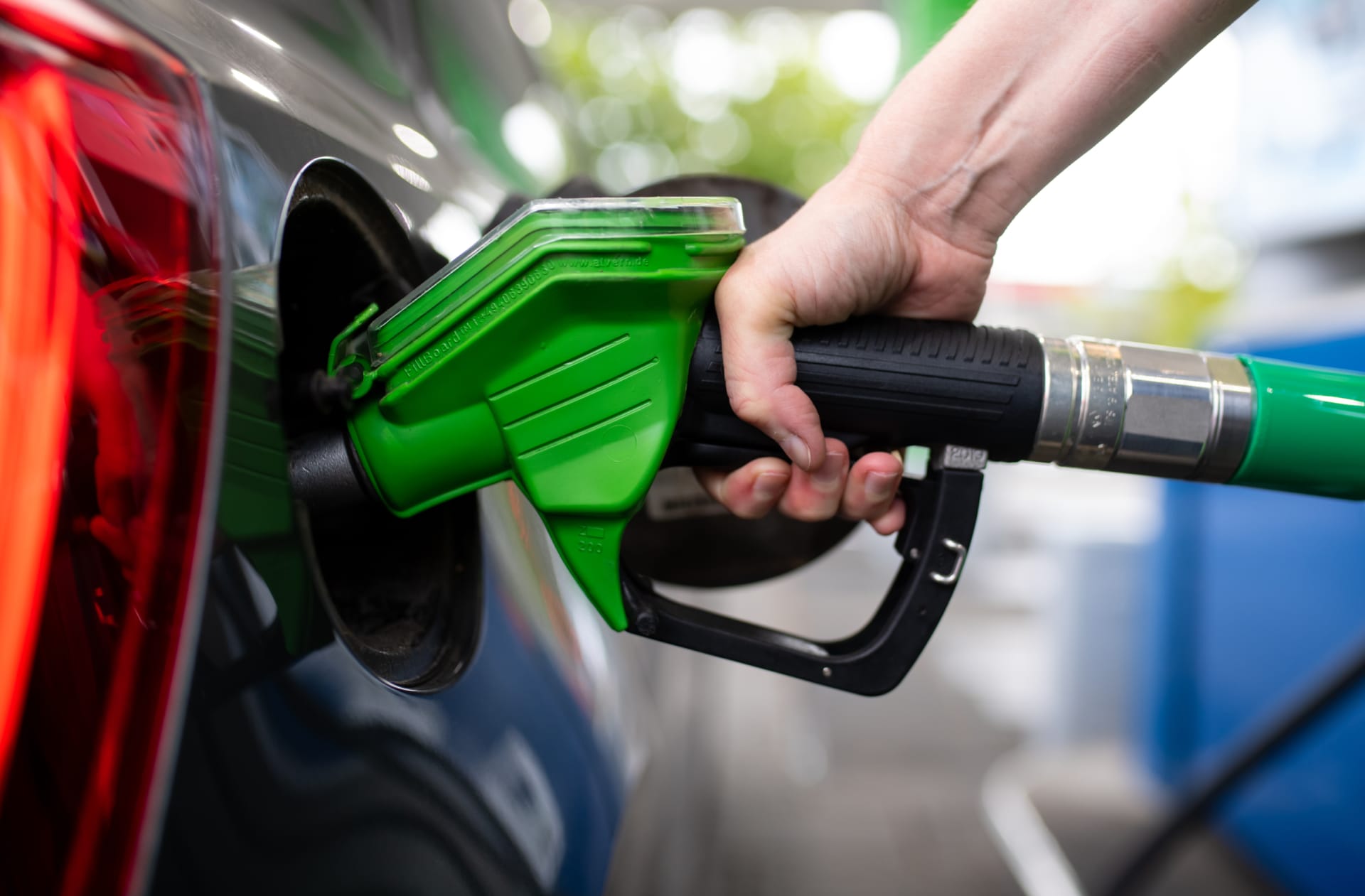 Ceny pohonných hmot jsou nejlevnější po více než dvou letech