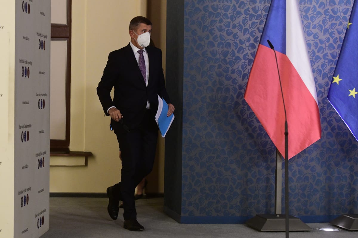 Premiér Andrej Babiš (ANO) přichází na jednání vlády.