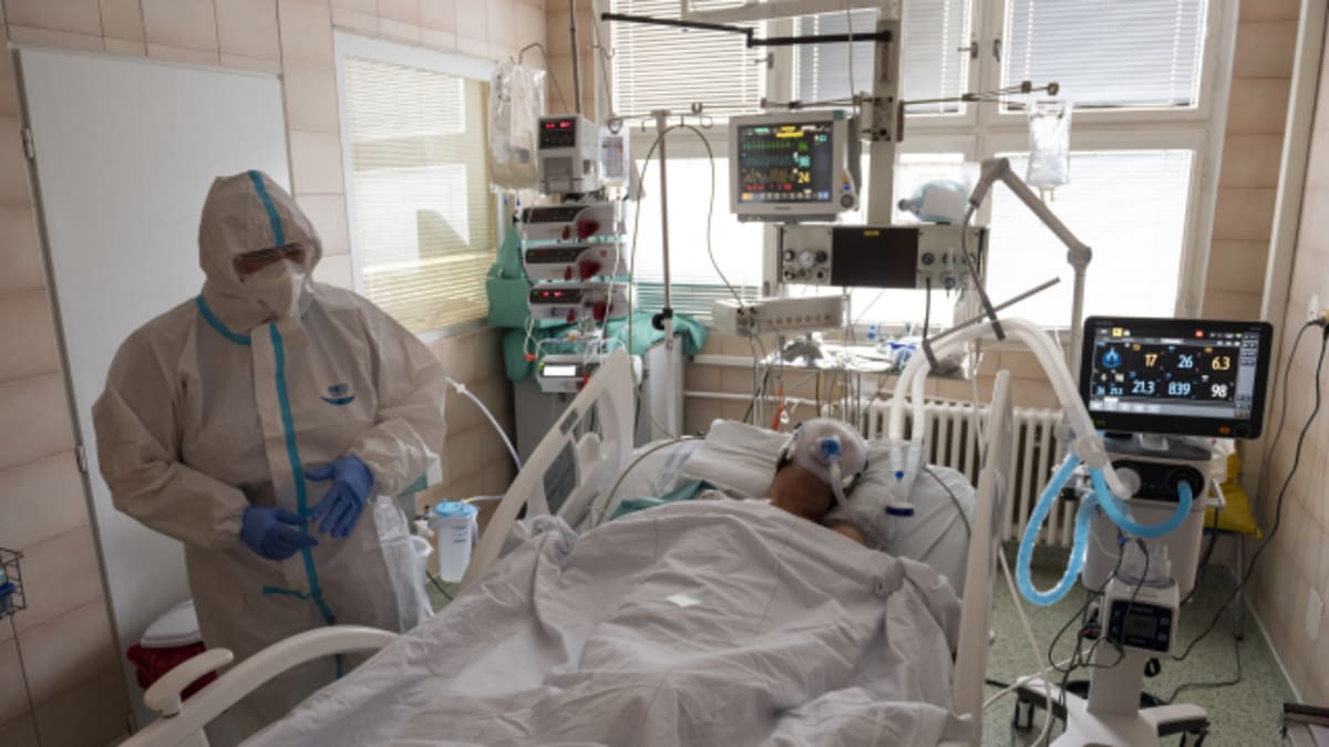 Pacient s covidem v Nemocnici Na Bulovce