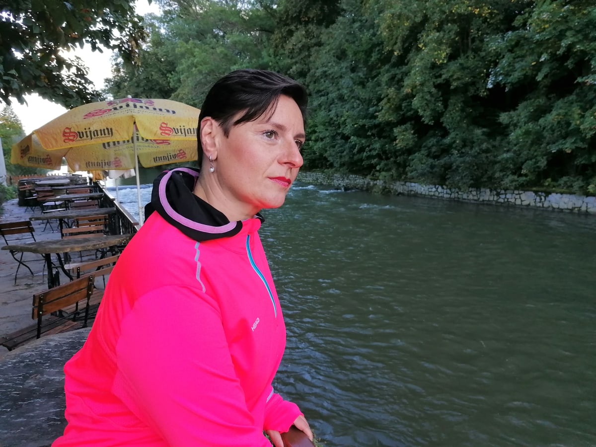 Zuzana Bočková u řeky Bečvy