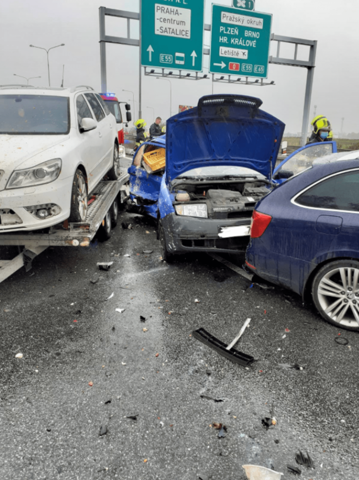 Pojišťovny zdražení pojištění vozidel zdůvodňují rostoucími cenami náhradních dílů i stoupajícím počtem dopravních nehod.