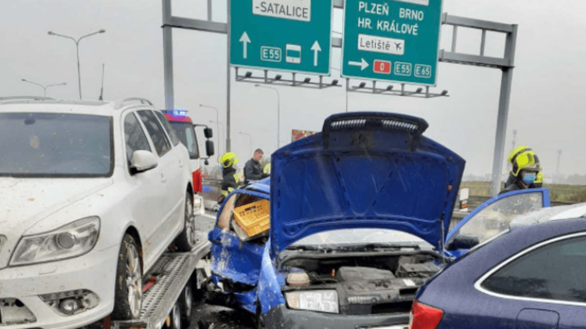 Pojišťovny zdražení pojištění vozidel zdůvodňují rostoucími cenami náhradních dílů i stoupajícím počtem dopravních nehod.