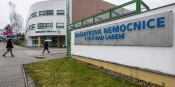 Policisté zasahovali v Krajské zdravotní v Ústí a v jihlavské nemocnici. Zadrželi dva ředitele