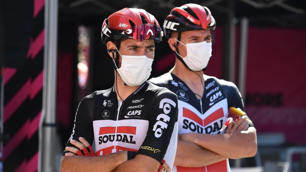 Cyklista Thomas de Gendt (v popředí) se na letošním závodě Giro d'Italia necítí bezpečně a kritizuje organizaci.