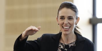 Premiérka Nového Zélandu jde příkladem. Zrušila svatbu kvůli novým covidovým opatřením