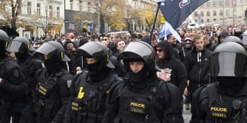 Praha se chystá na demonstraci ultras. Svolává stovky policistů z celé republiky