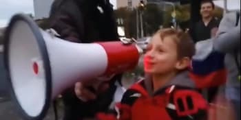 Roušky dolů, vyzýval chlapec ultras na Slovensku. Policie vypátrala, kdo děti naváděl