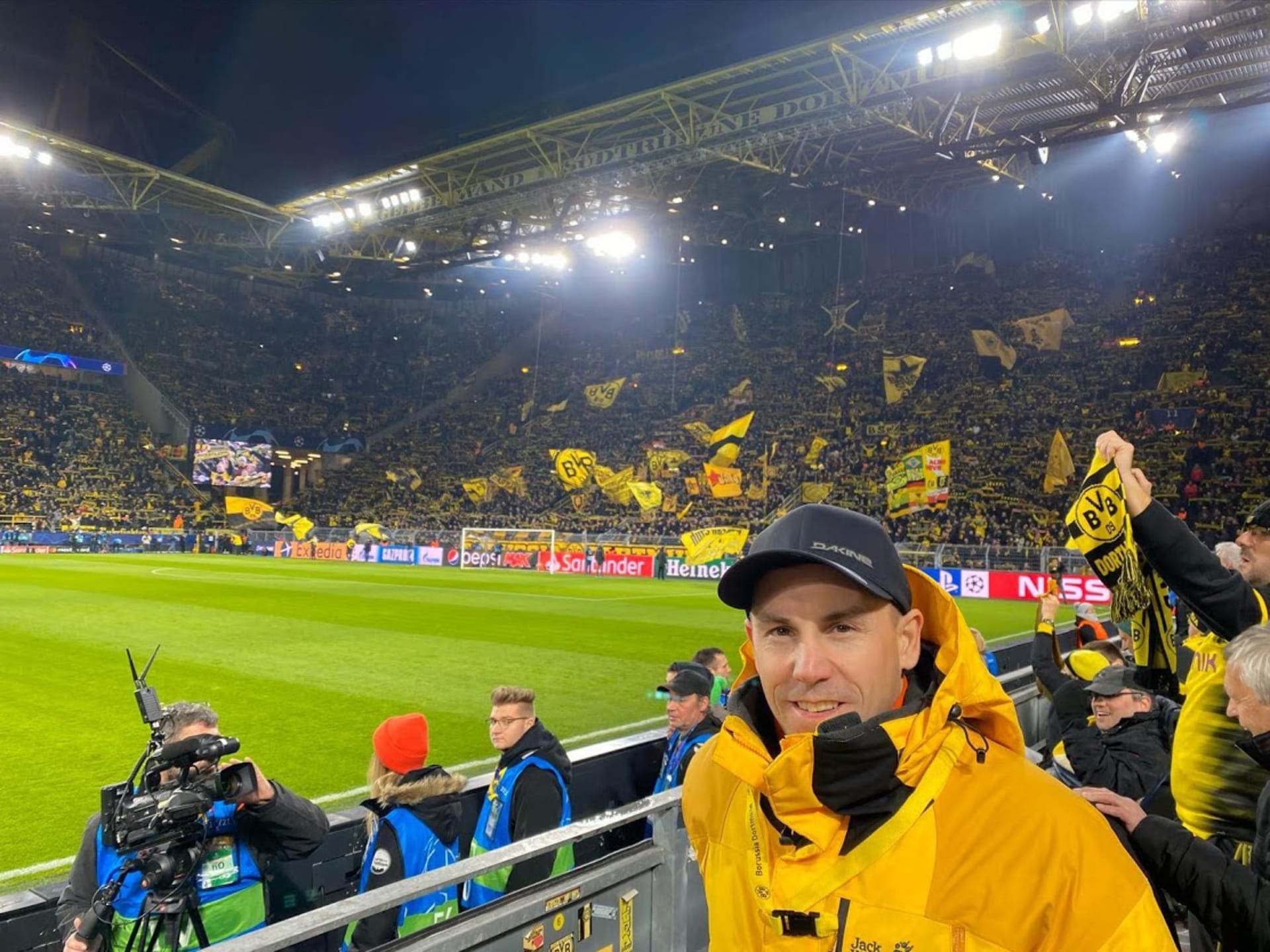 Jakub Schoř pracovně na zápase Borussie Dortmund