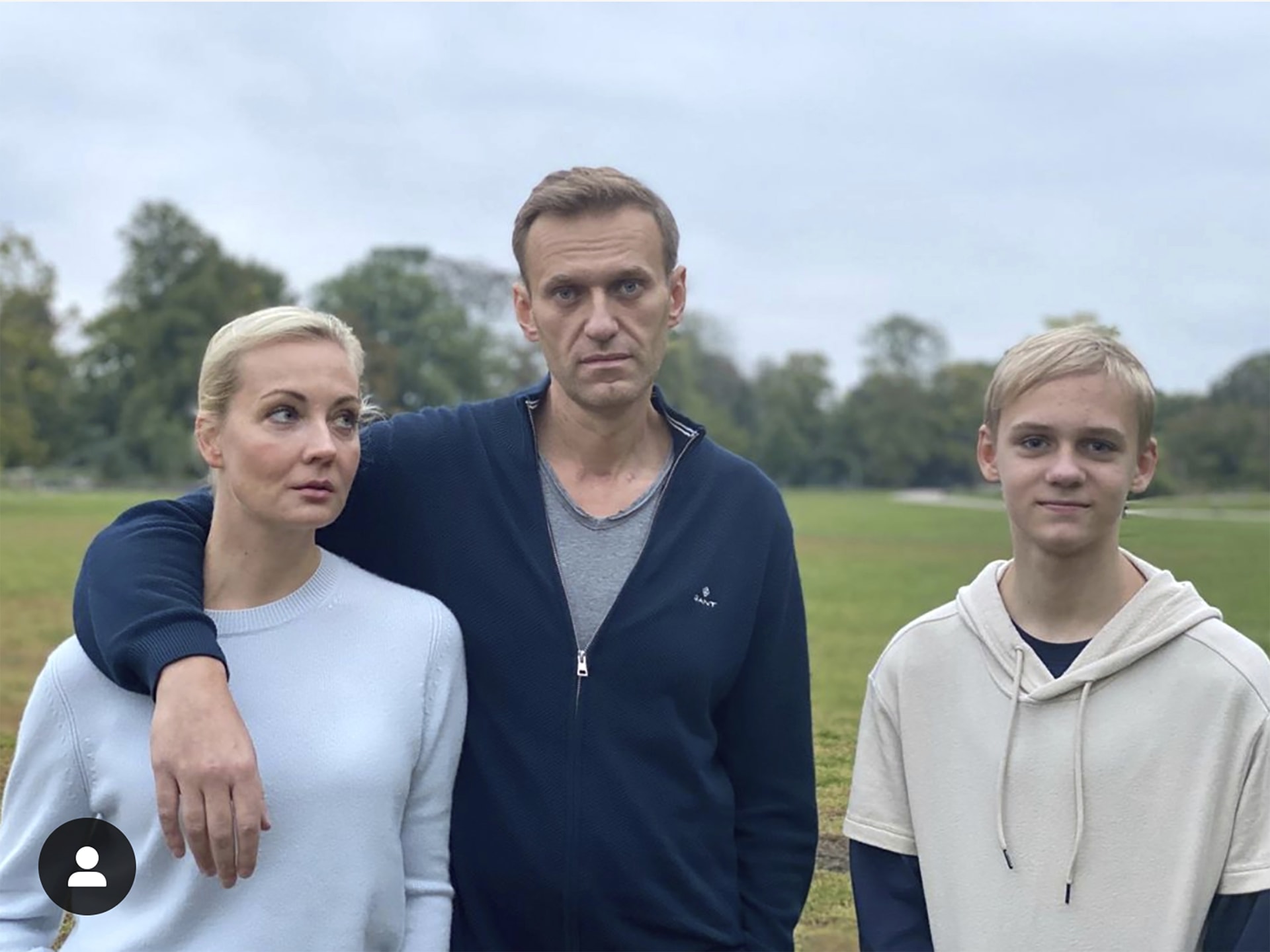 Alexej Navalnyj s manželkou Julií a synem Zacharem při pobytu v německém Berlíně, kde se léčil.
