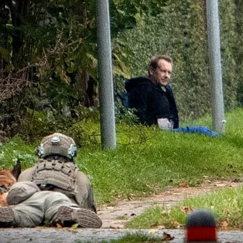 Vrah Peter Madsen v obložení policejních ostřelovačů 