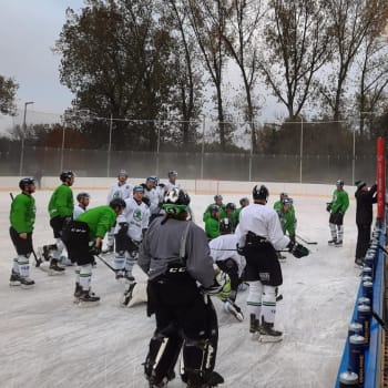 Dočasným útočištěm hokejistů Mladé Boleslavi je ledová plocha v Dobříši.