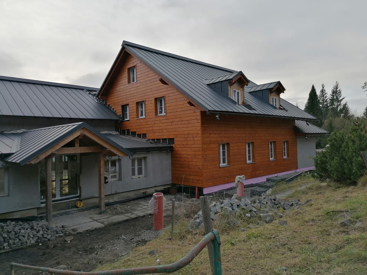 Česko-slovenská osada Bílý Kříž, rekonstrukce chaty Sulov